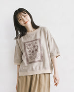ゆったりドロップショルダー フラワープリントTシャツ
