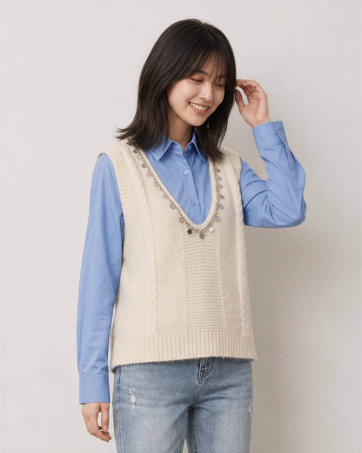S~XL ビーズ付きVネックフェザリータッチニットベスト
