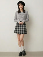 ライトグレー クルーネック 手書き風ロゴプリント スリムフィット 長袖Tシャツ