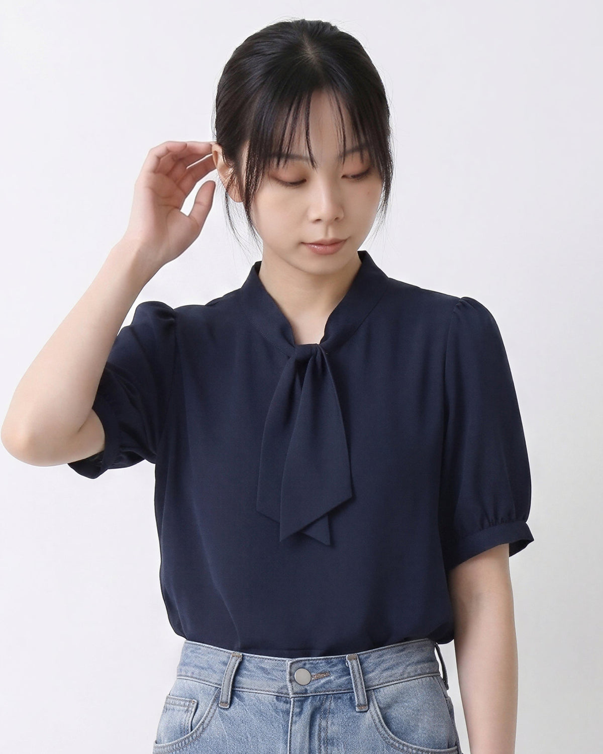 リボンタイ付き パフスリーブブラウス