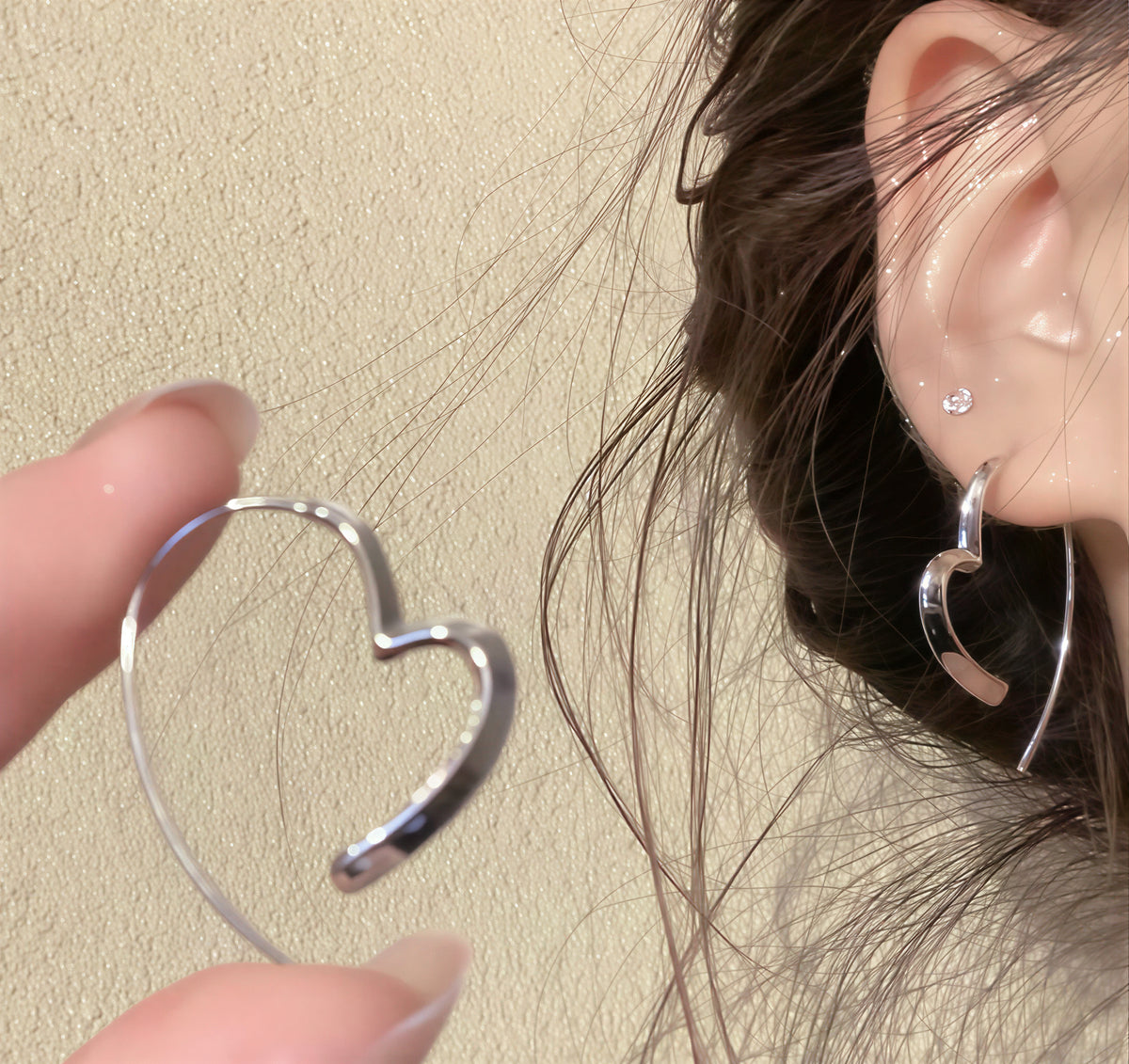 繊細ラインの立体シルエット ハートピアス