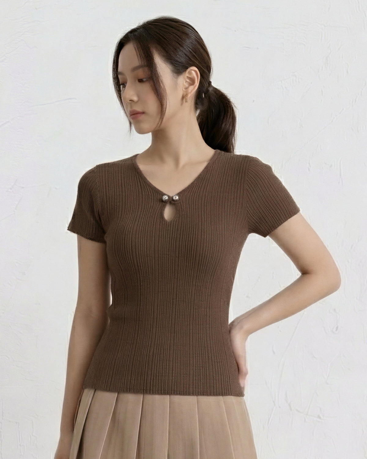 Vネック しずく型カットアウト リブ フィット 半袖ニットTシャツ