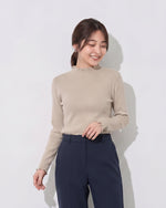 【全2色】S~2XL メロウフリルのハイネック風スリムニット