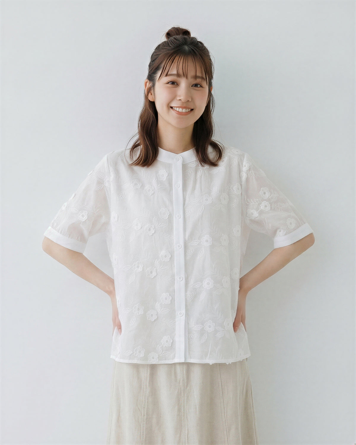 立体刺繍 クルーネック ルーズシャツ