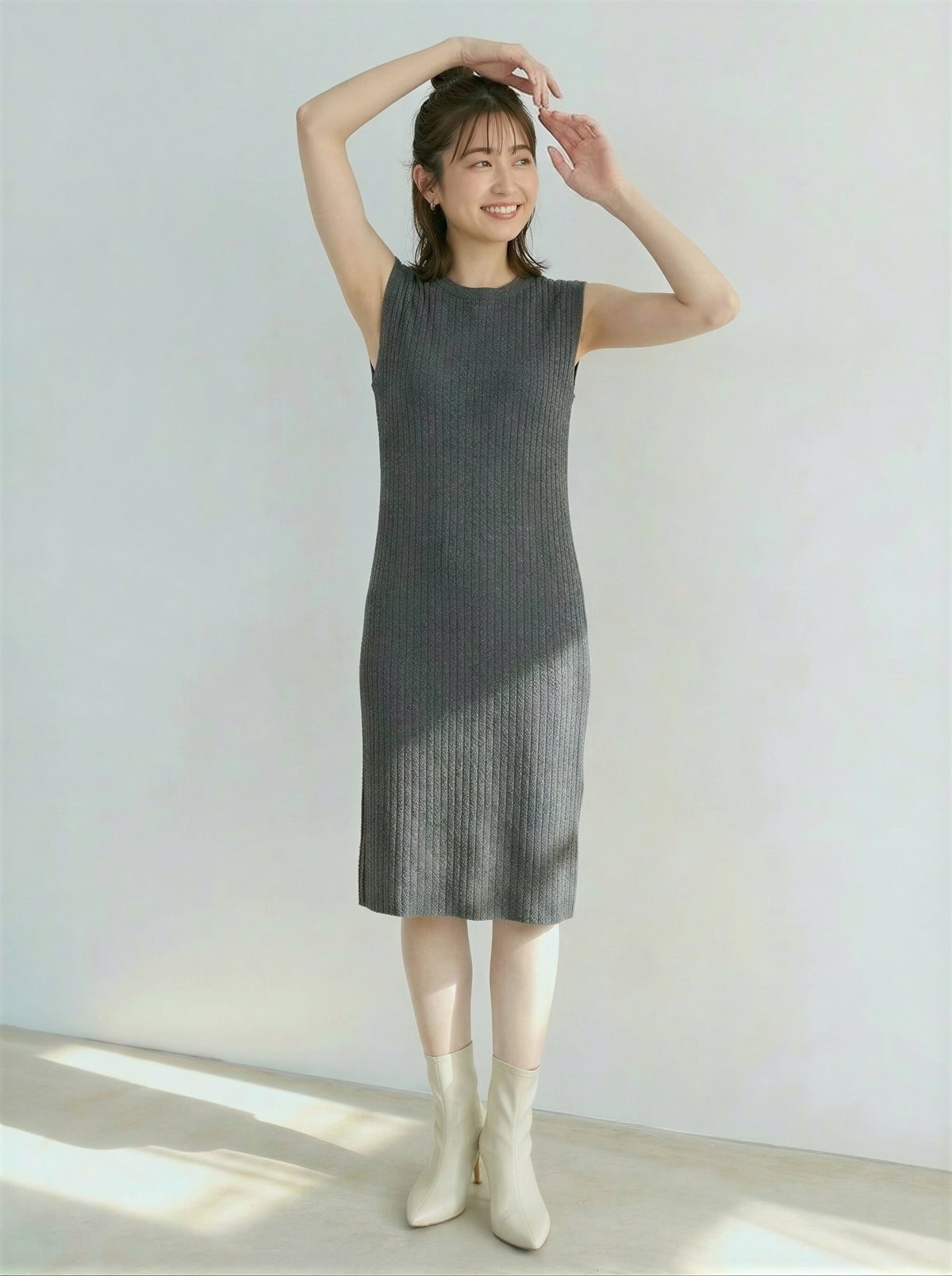 縦リブ ノースリーブ ストレート ミモレ丈 ニットワンピース