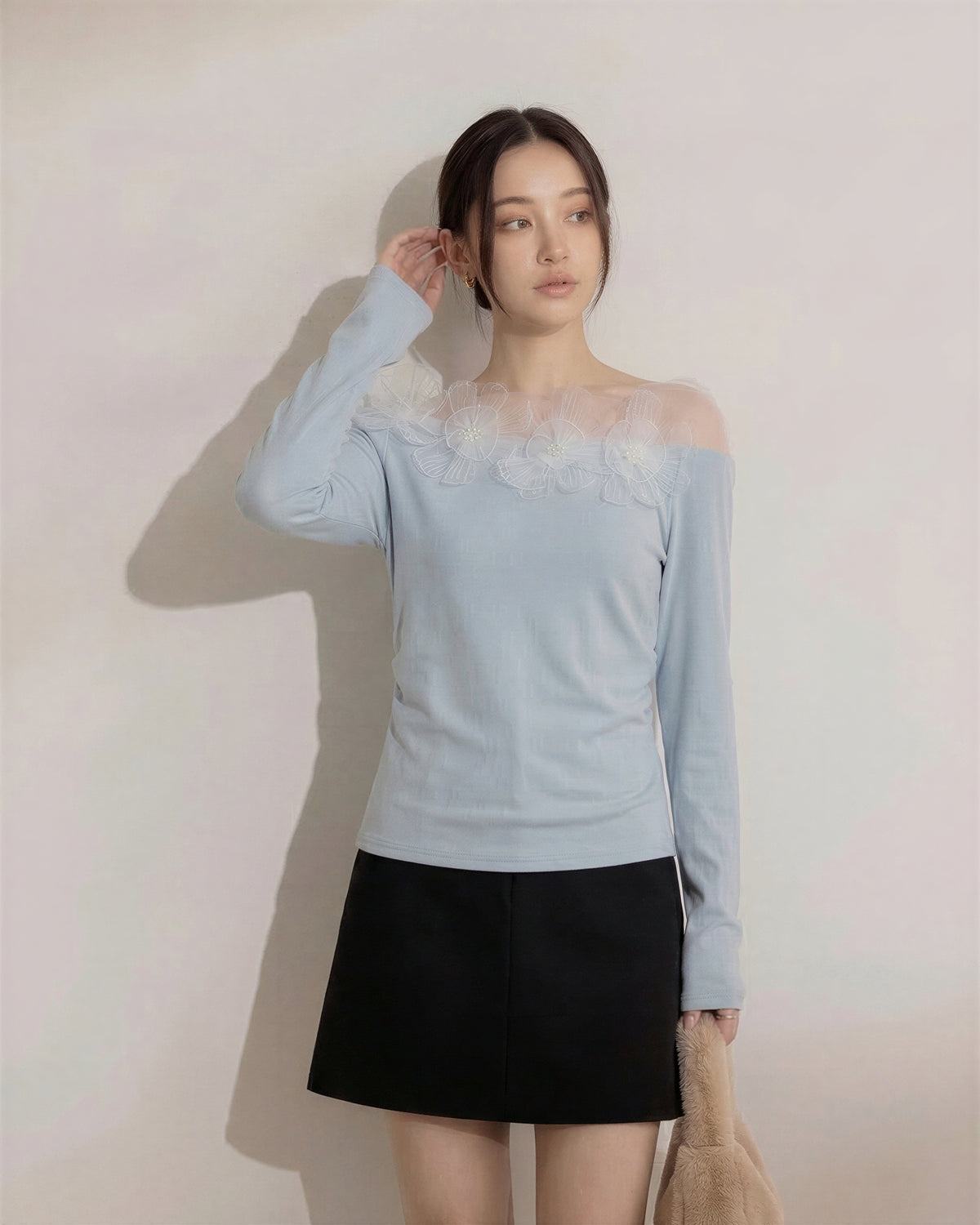 オフショルダー 透けチュール切替 立体フラワー 長袖Tシャツ