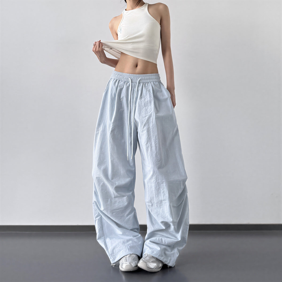 ドローストリングウエスト 立体シルエット ワイドレッグカーゴパンツ