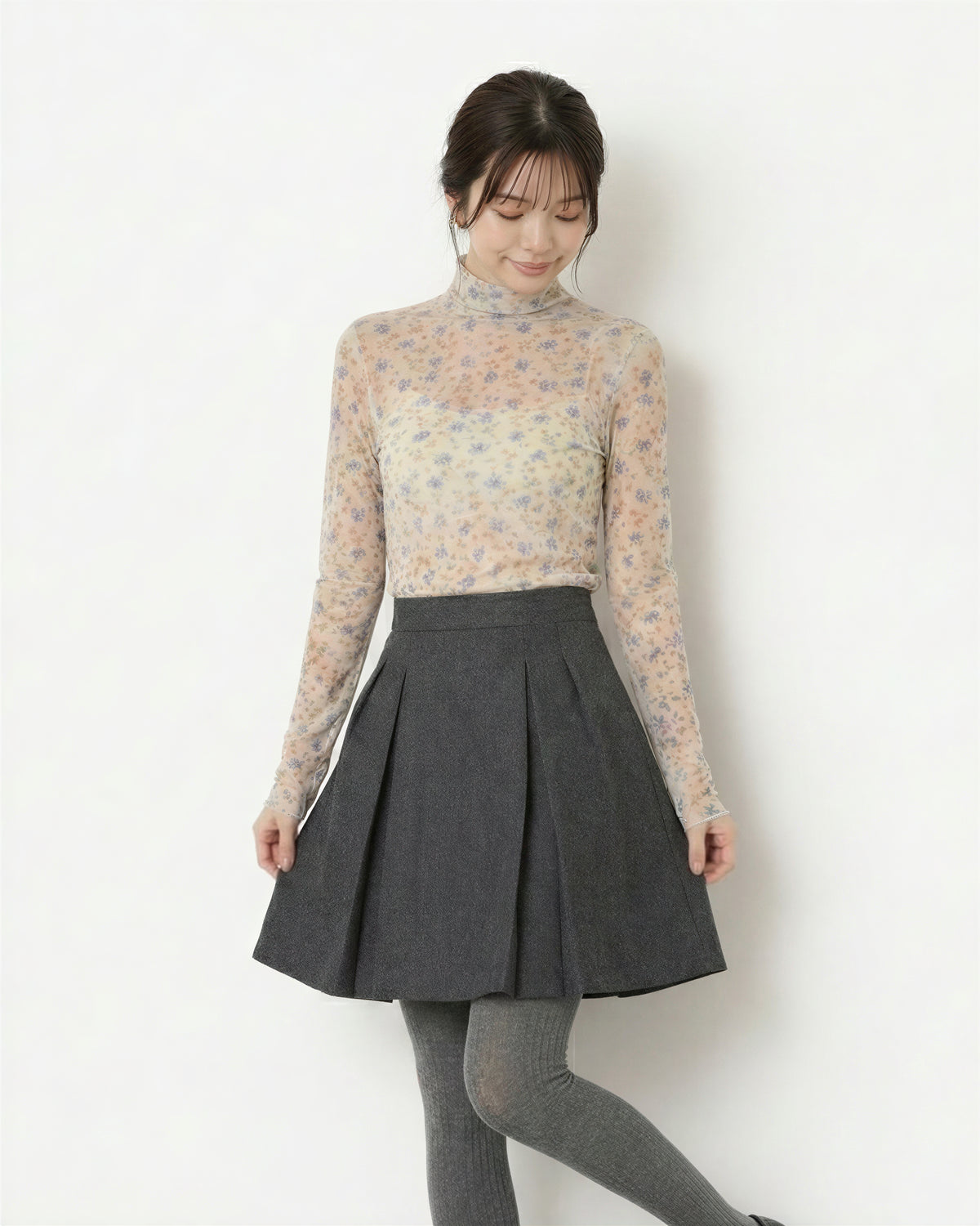 ライトベージュ 小花柄 ハイネック（プチ） スリムフィット インナー 長袖Tシャツ