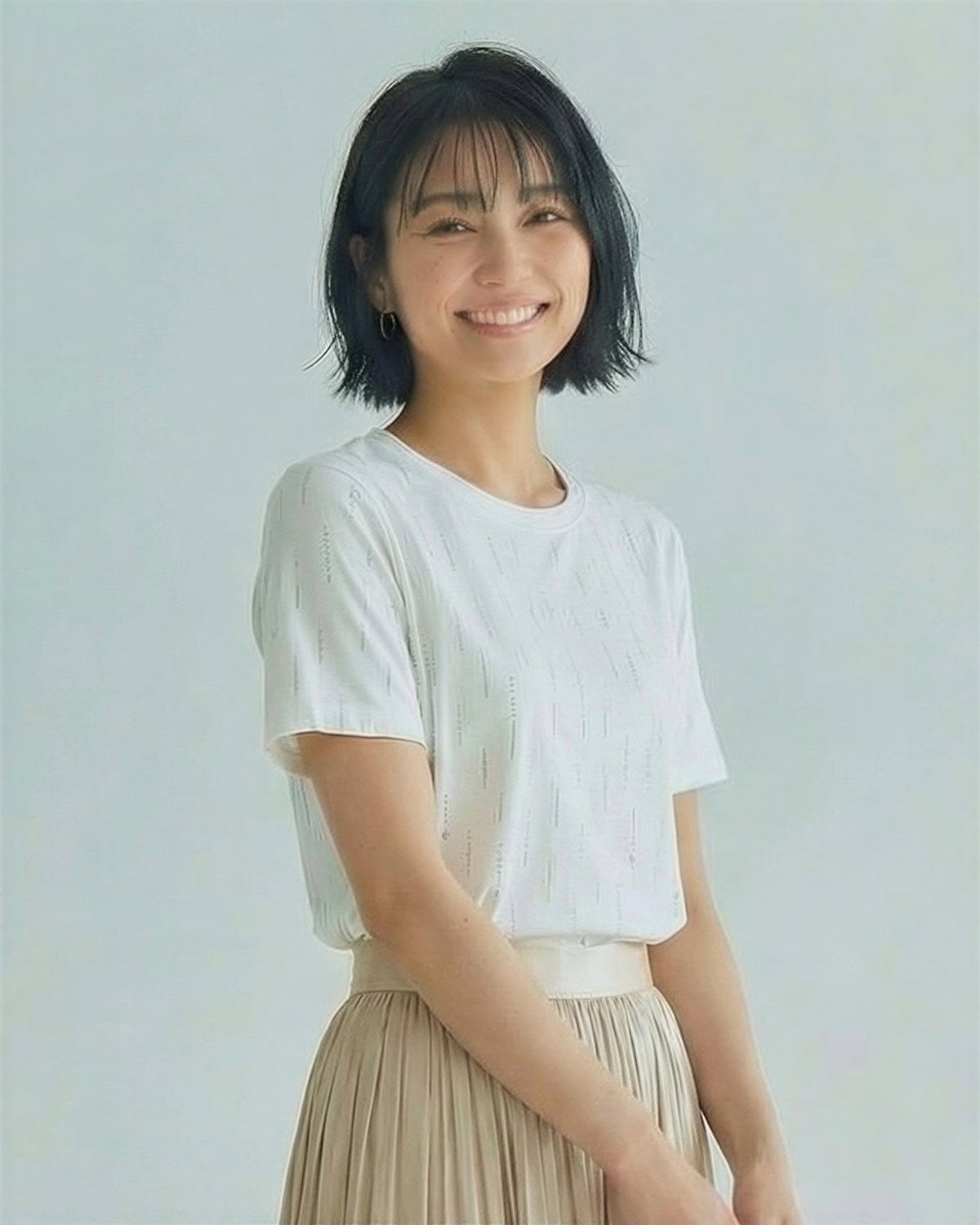縦ラインスパンコール付き クルーネック ストレート 半袖Tシャツ