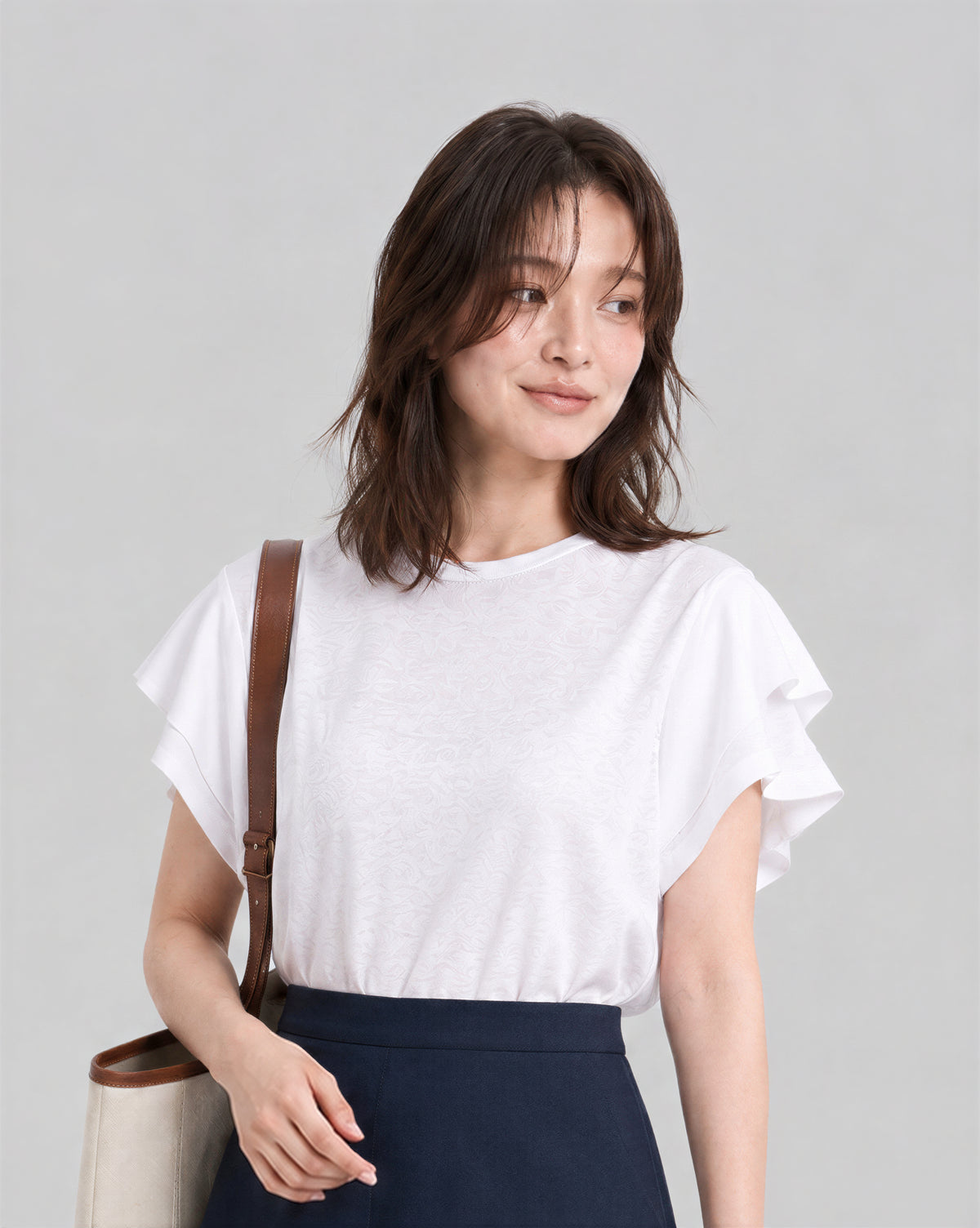 ラウンドネック フリルスリーブ ゆったりTシャツ
