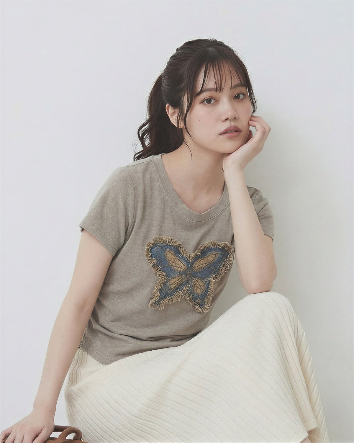 バタフライ立体フリンジワッペン クルーネック半袖Tシャツ