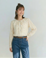 リボン付き ラウンドネック 小花柄 ギャザー感 長袖シャツ