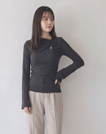【秋新作】ツイストカットアウト スリムフィット フレアスリーブTシャツ