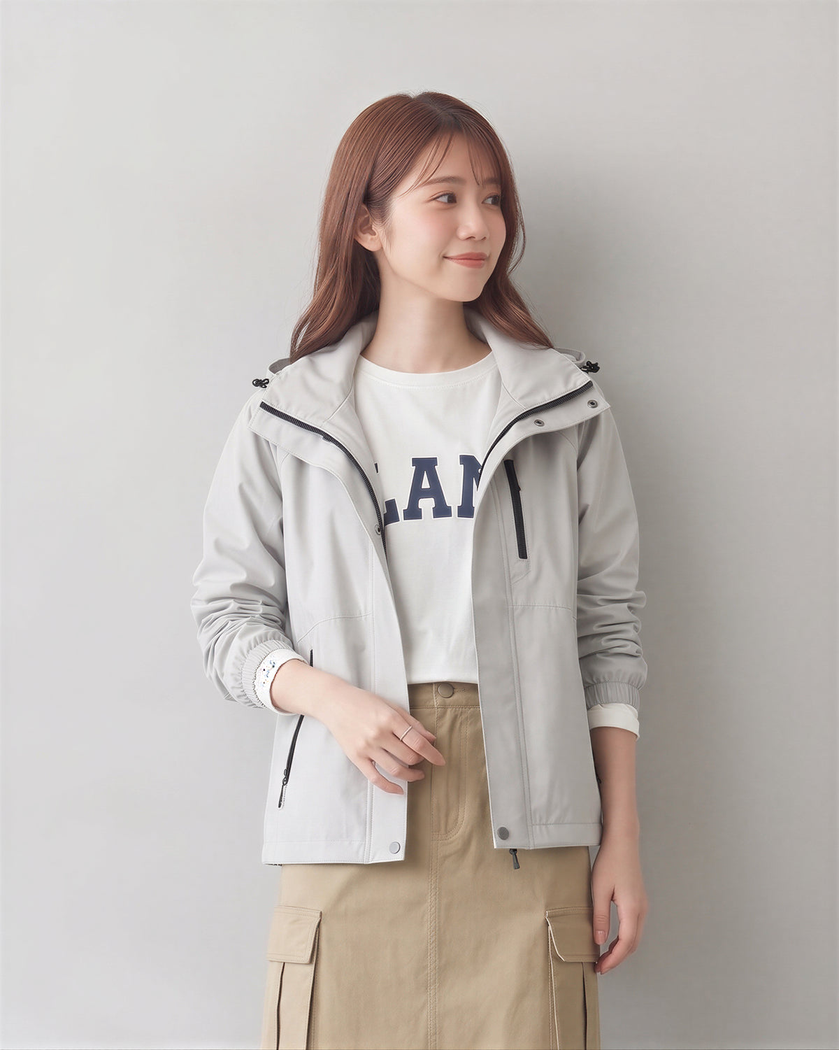 【秋新作】【全2色】S~2XL フード付きショート丈 立体裁断マウンテンパーカー