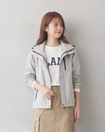 【秋新作】【全2色】S~2XL フード付きショート丈 立体裁断マウンテンパーカー
