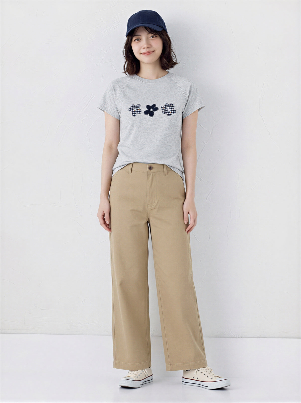スリムフィット ラグランスリーブ フラワーアップリケTシャツ