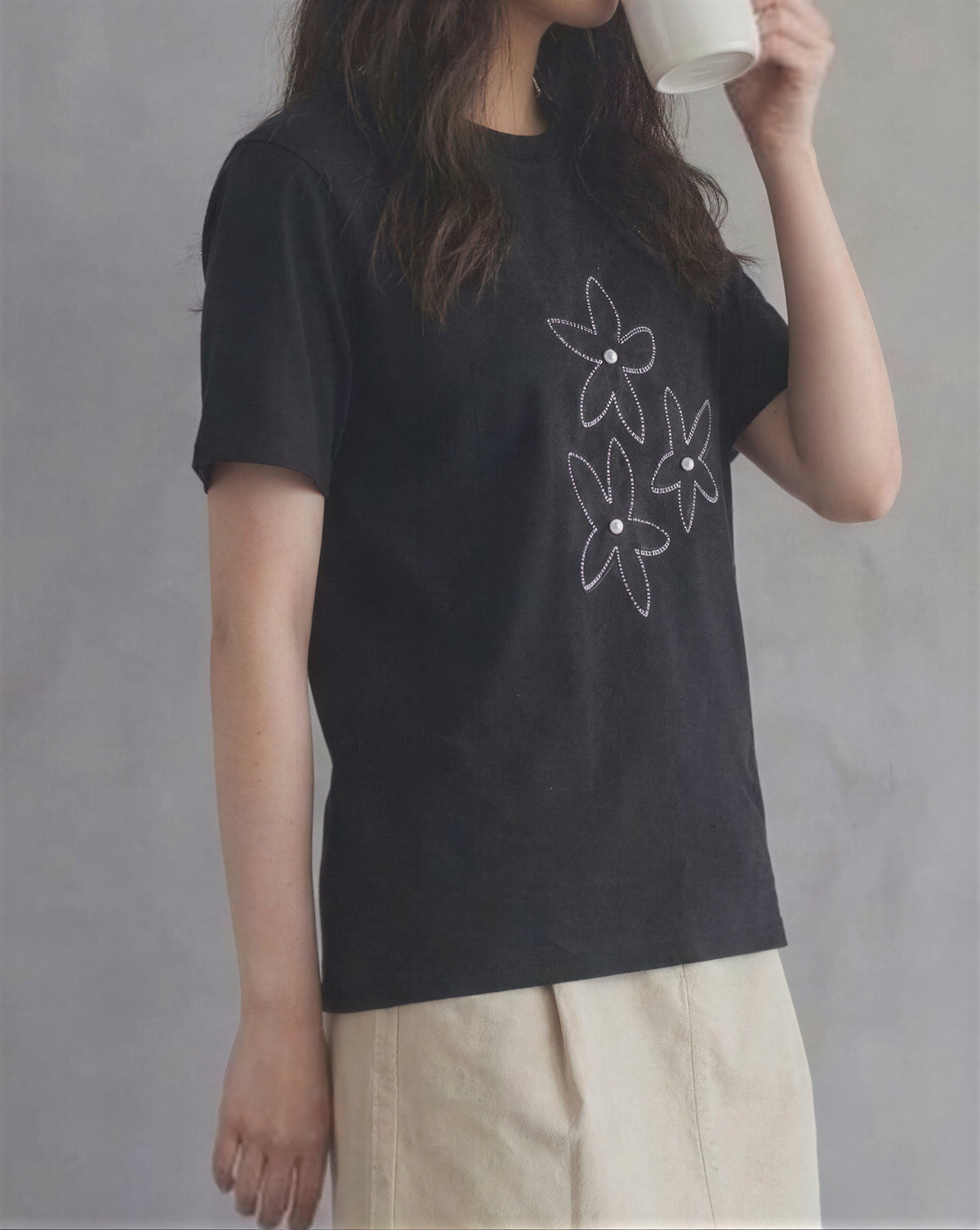 フラワーライン刺繍 ゆったりストレート クルーネック 半袖Tシャツ