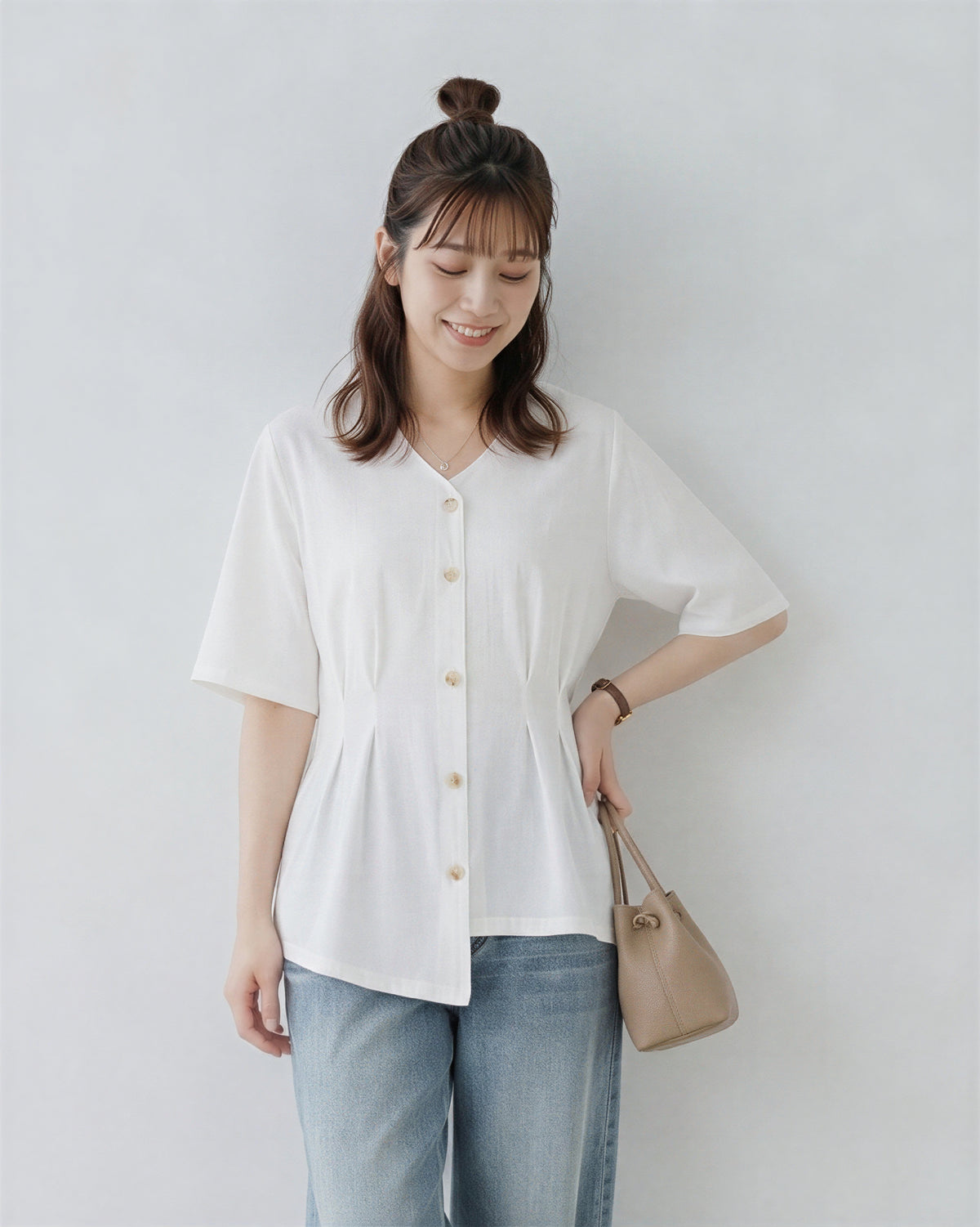 Vネック ギャザー入り ゆったりTシャツ