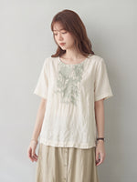 スクエアネック 刺繍 ゆったりTシャツ