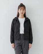 フード付き ドローストリング ショート丈マウンテンパーカー
