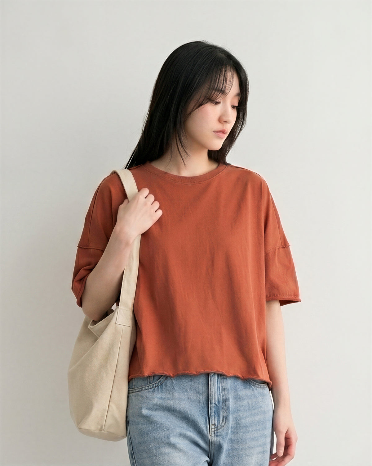 ゆったりドロップショルダー ラウンドヘムTシャツ