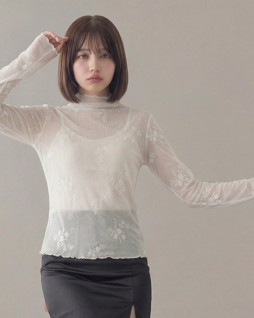 ホワイト 立体フラワー刺繍 シアーメッシュ フリルネック インナー