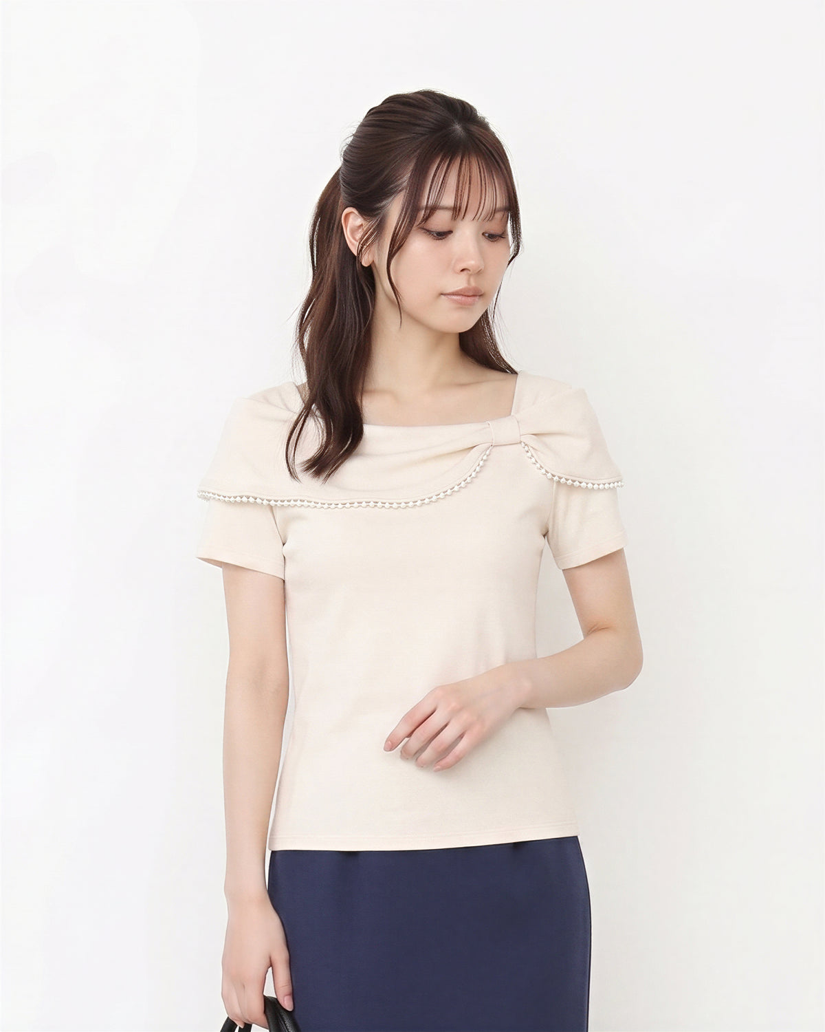 アシンメトリー折り返し襟 パールトリムTシャツ