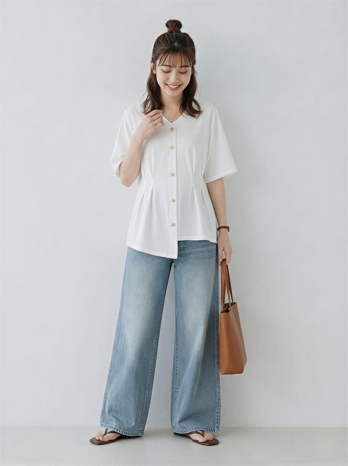 Vネック ギャザー入り ゆったりTシャツ