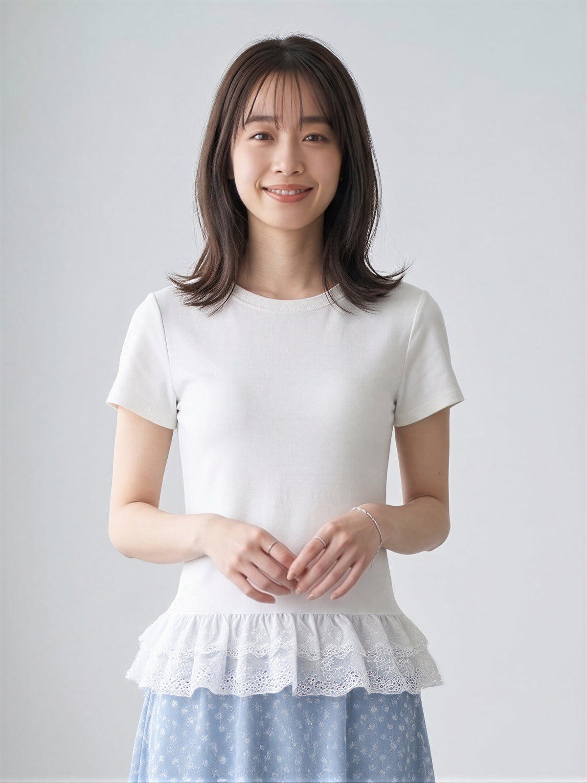 レース切り替えフリルヘムTシャツ