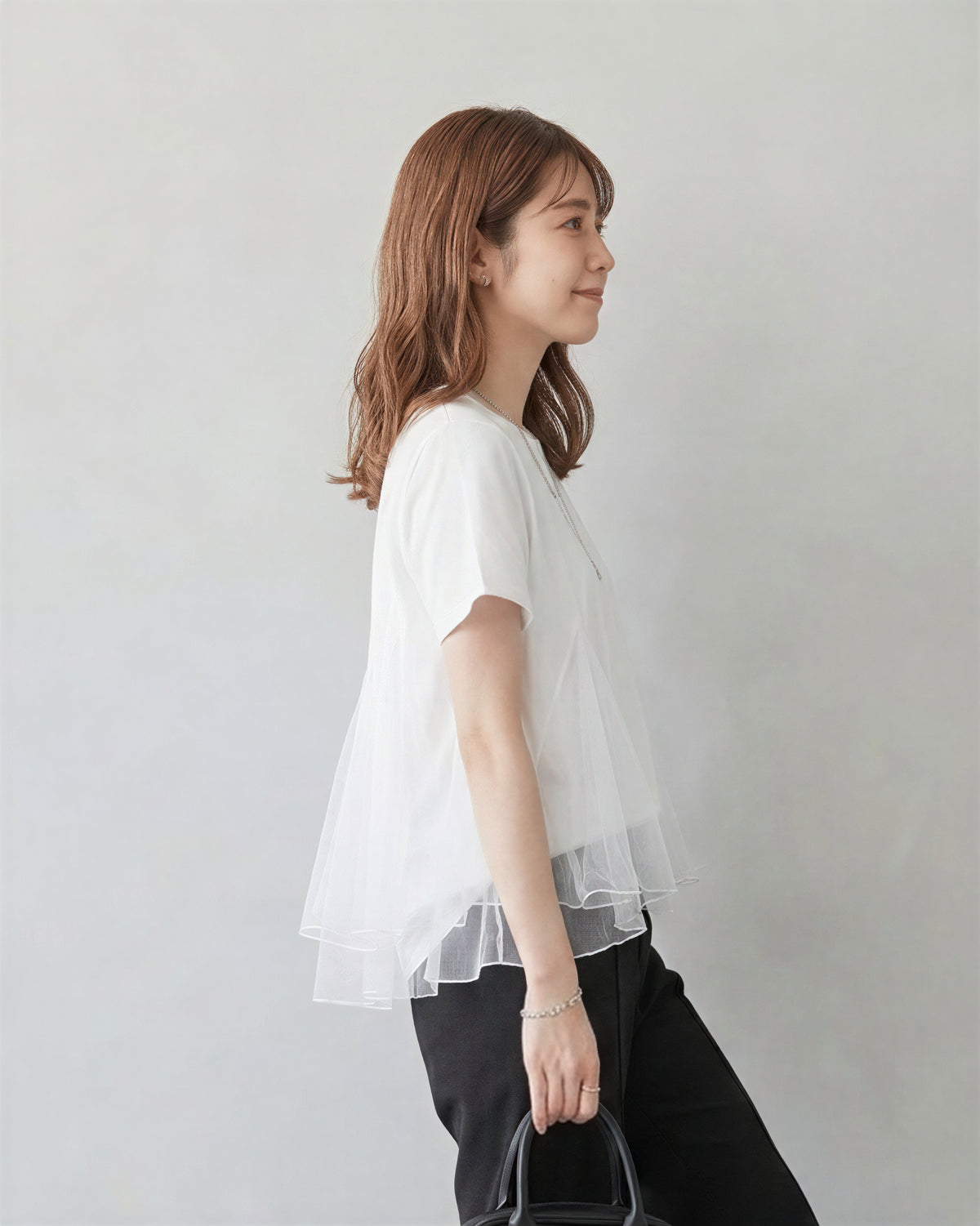 ゆったりラウンドネック チュール切り替えTシャツ