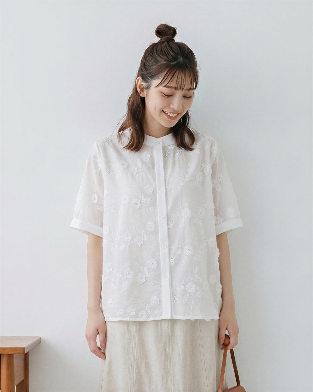 立体刺繍 クルーネック ルーズシャツ