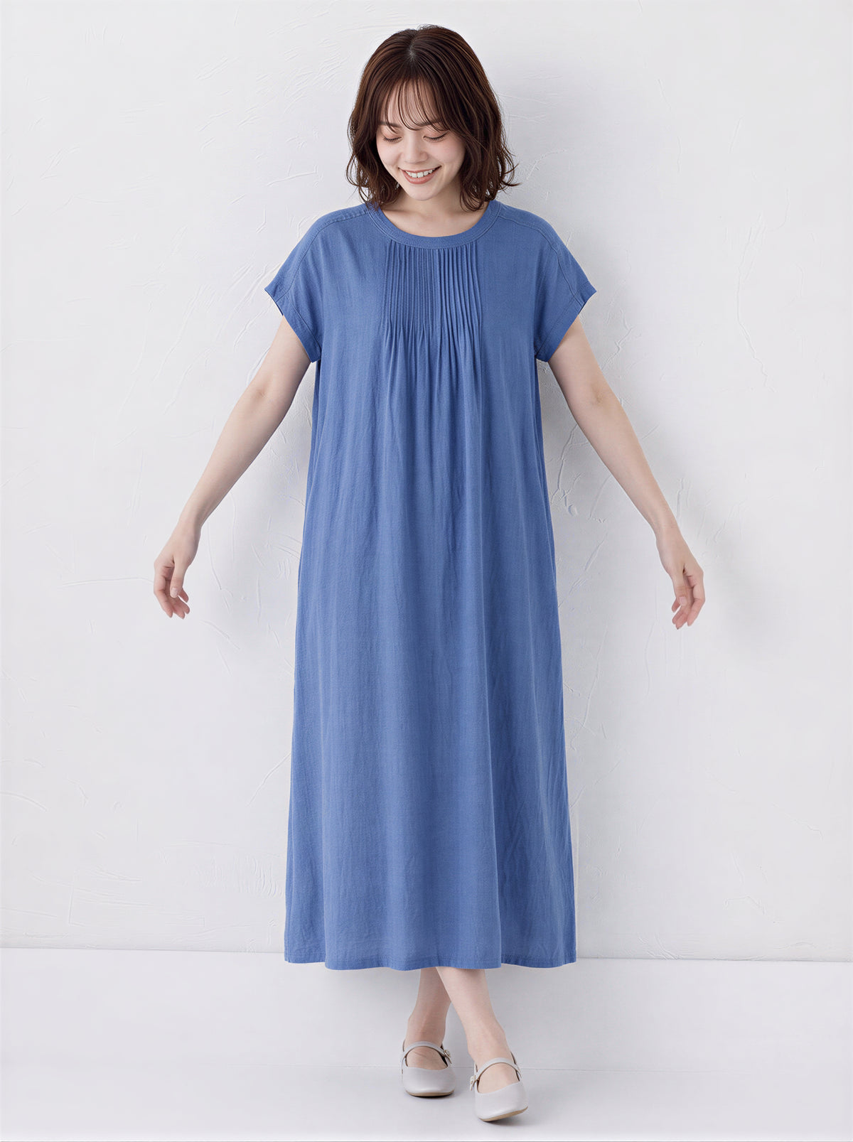 M~2XL プリーツ入りクルーネック ゆったりミディ丈ワンピース