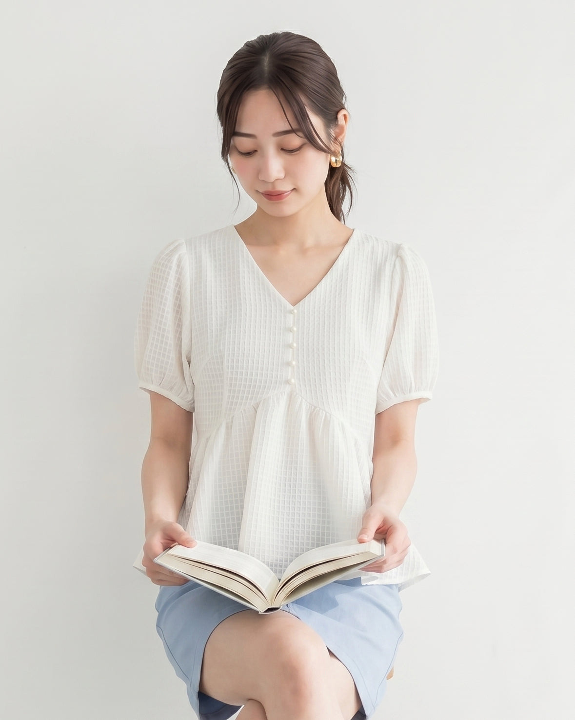 Vネック ウエストシェイプ パフスリーブ シフォンブラウス