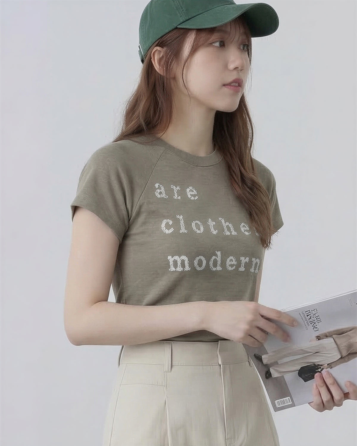 スリムフィット ショート丈 ドロップショルダー ラグランスリーブ ロゴパイル 半袖Tシャツ