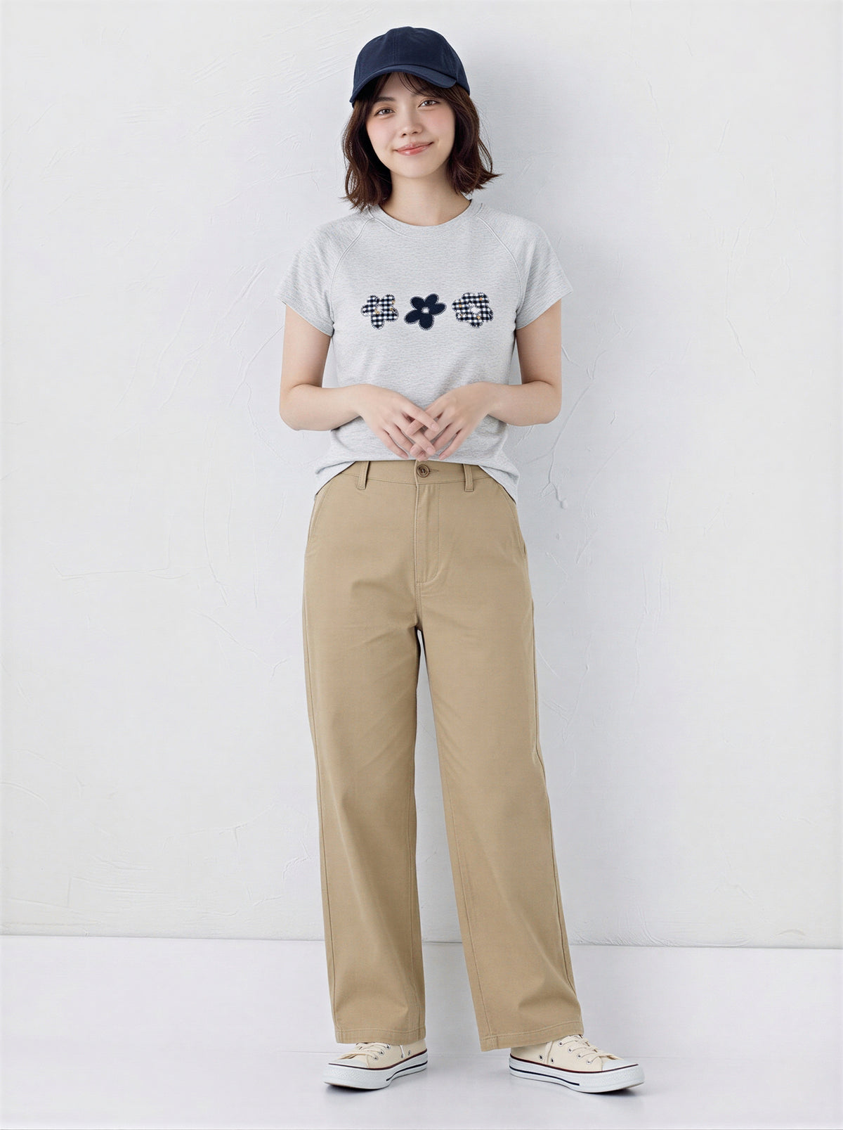スリムフィット ラグランスリーブ フラワーアップリケTシャツ
