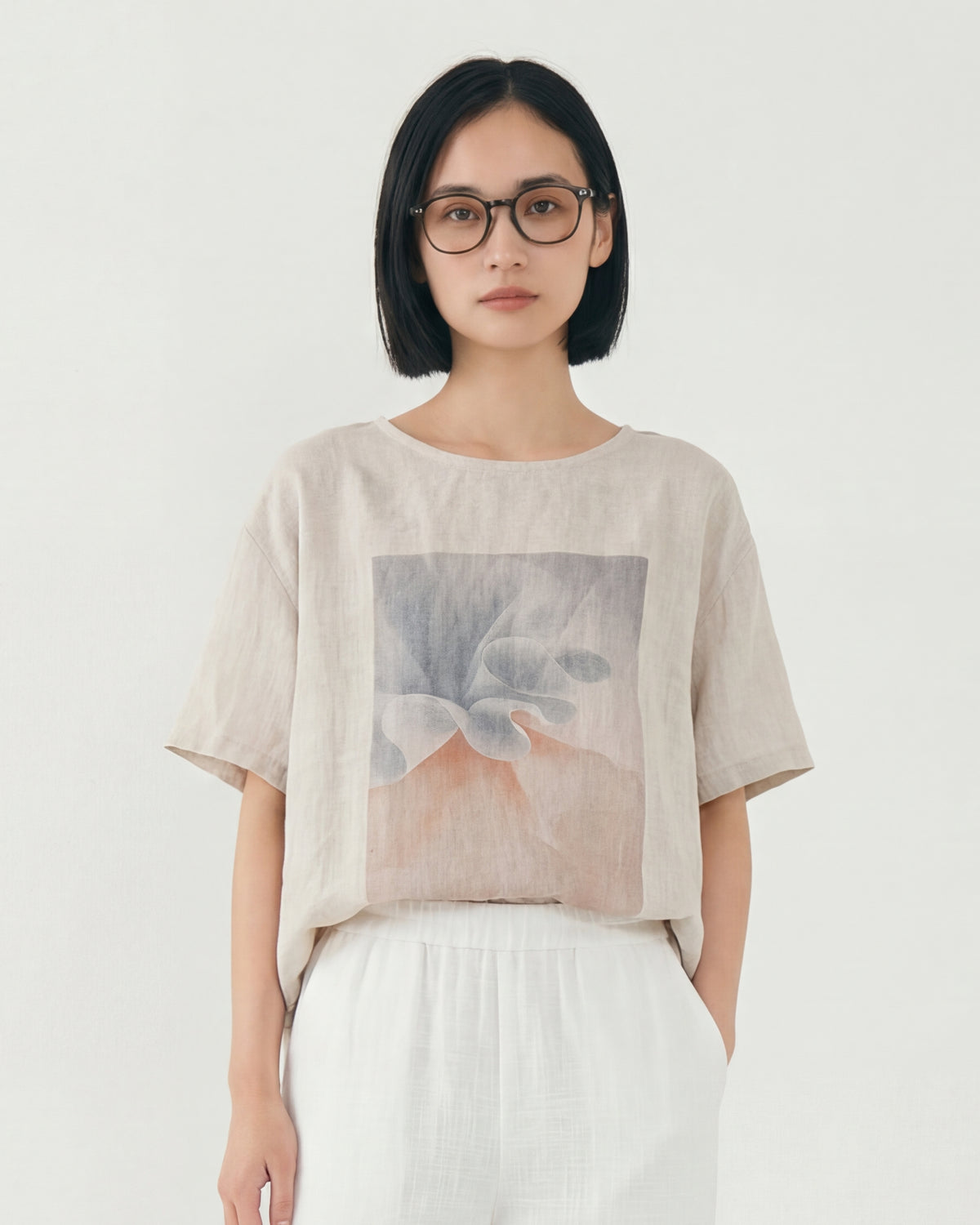 ライトベージュ ゆったりドロップショルダー クルーネック プリント半袖Tシャツ