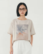 ライトベージュ ゆったりドロップショルダー クルーネック プリント半袖Tシャツ