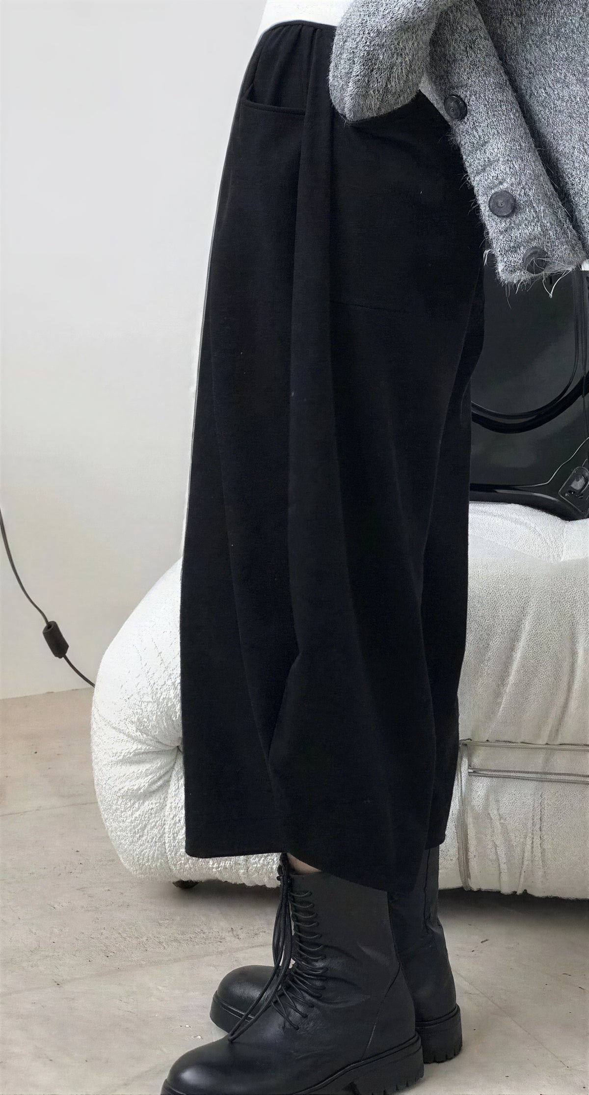 ゆったりカーブシルエット 立体サルエルパンツ