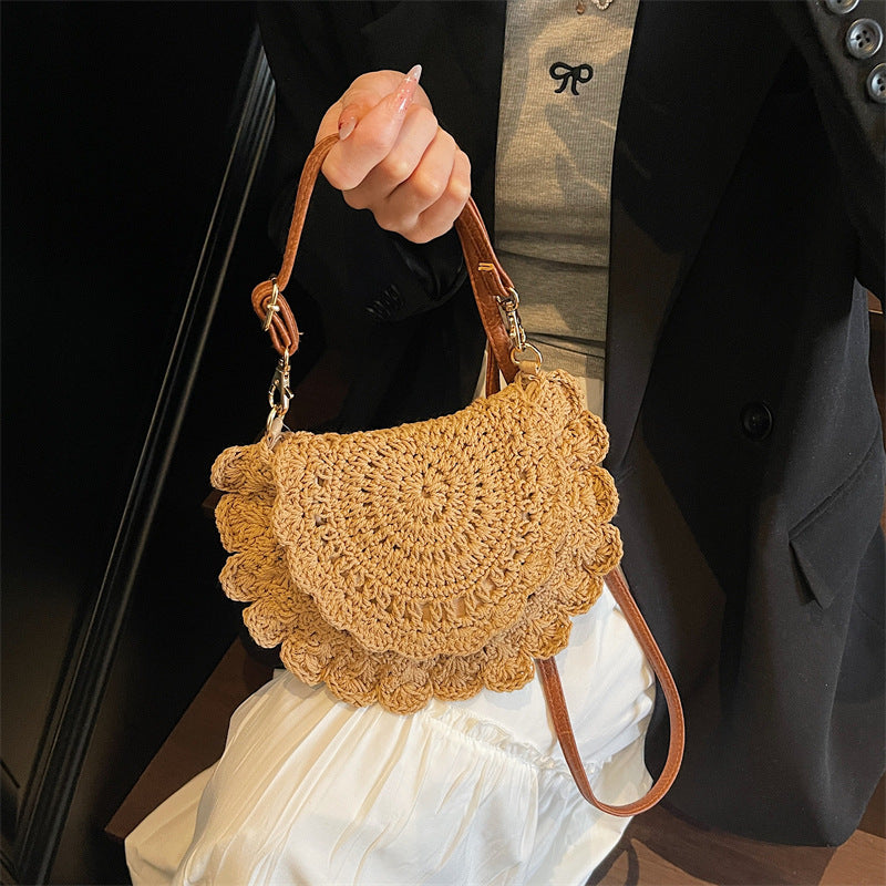 扇形かぎ編み レースフラップ付き 斜め掛け編み込みショルダーバッグ