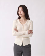 【秋新作】【全3色】レーストリム付き ビッグカラー スリムニットトップス