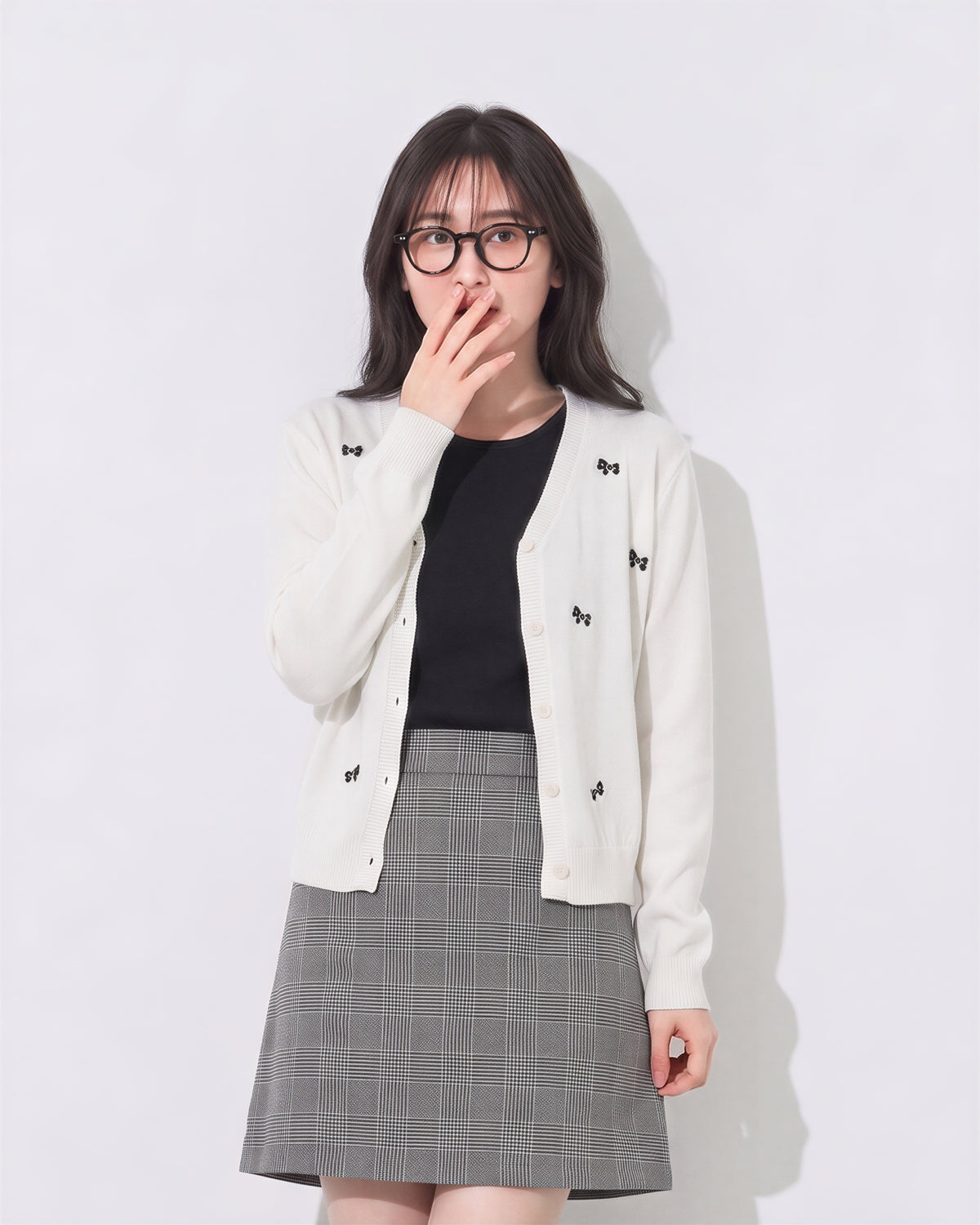 【秋新作】Vネック刺繍ショート丈ニットカーディガン