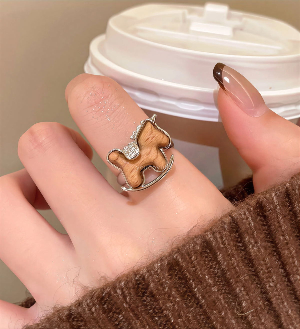 レトロな木馬モチーフ 立体ブラウン オープンリング
