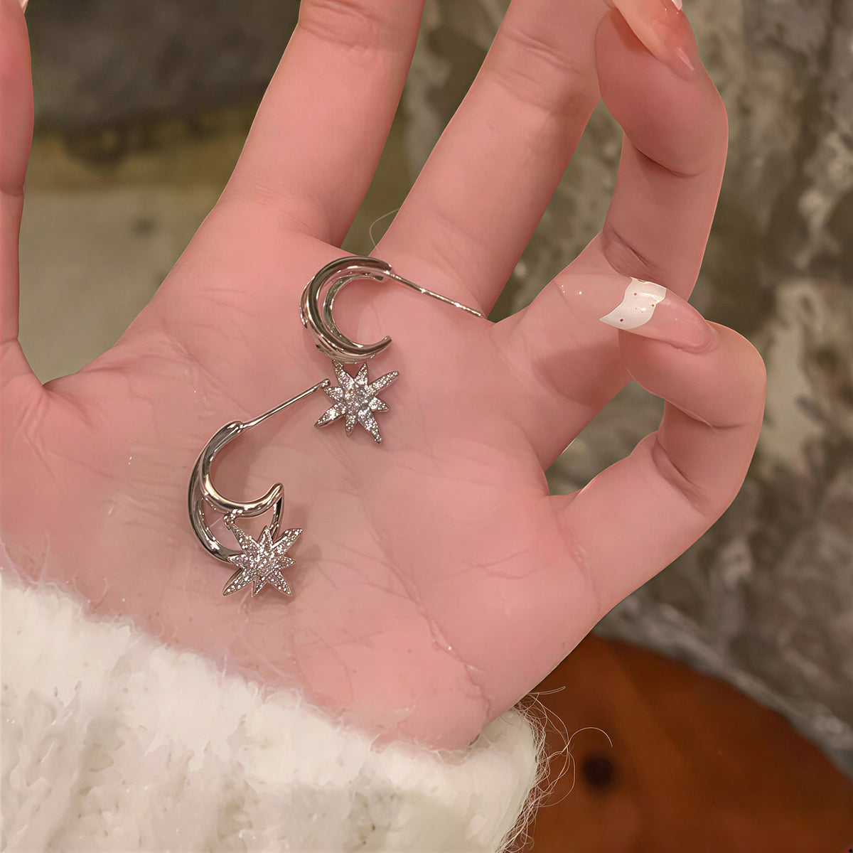 きらめくタッセル 三日月×八芒星ペンダントピアス