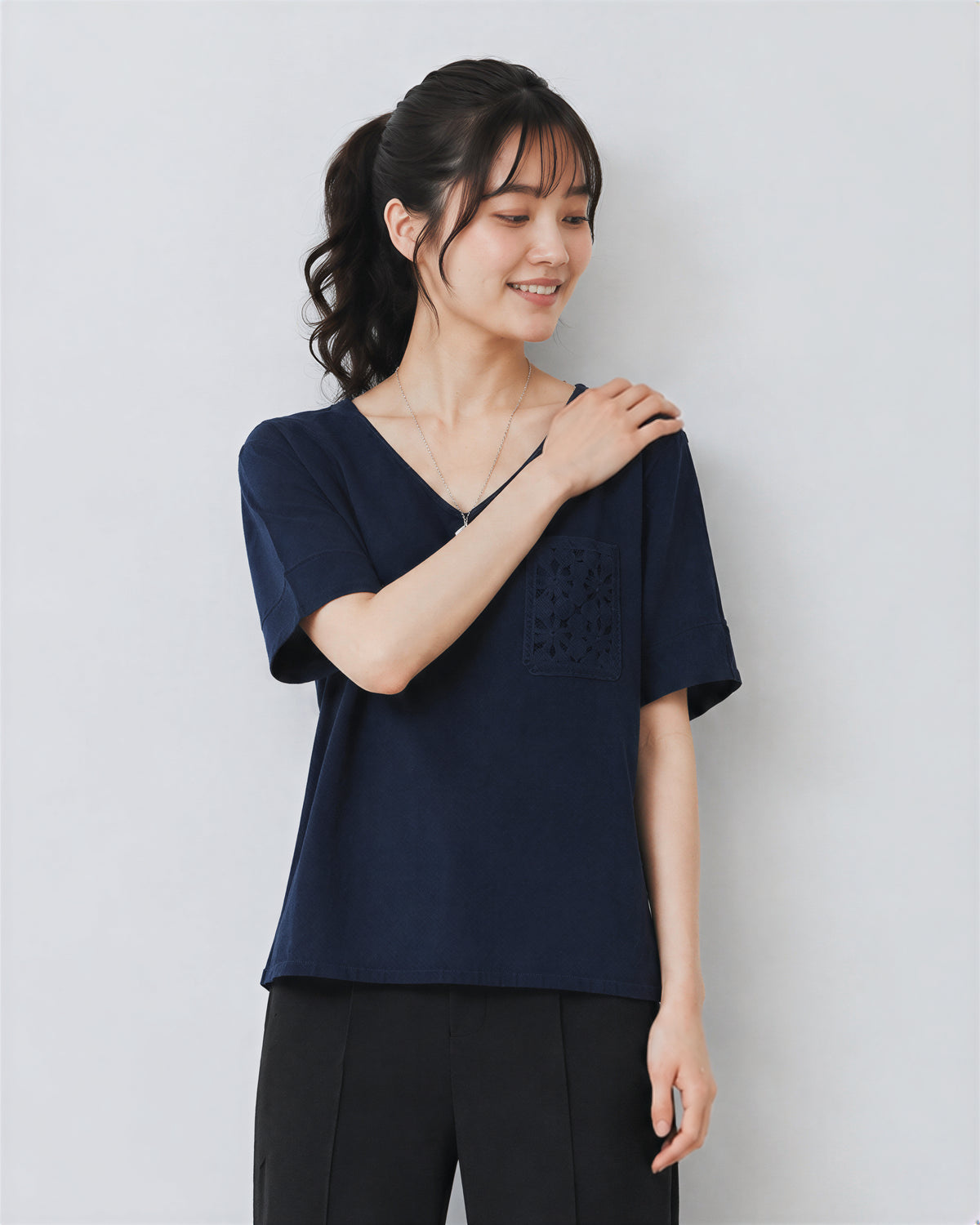 【全2色】ゆったりVネック 透かしポケット 半袖Tシャツ