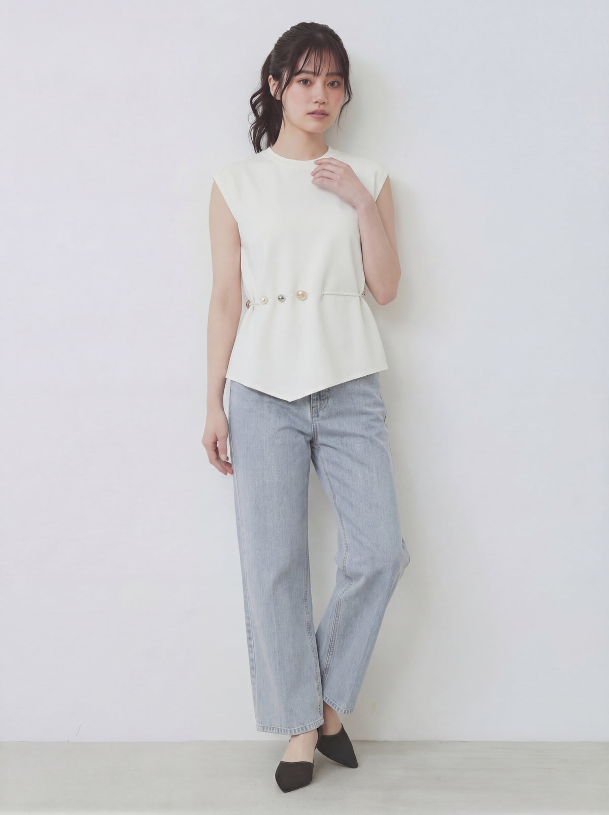 ショルダーパッド入り ノースリーブ ウエストシェイプボタン アシンメトリーヘムTシャツ
