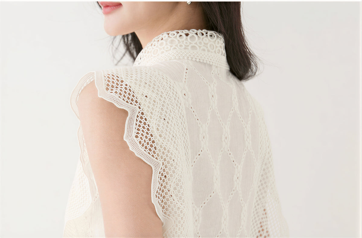 ホワイト 透かし刺繍×スカラップフリル ノースリーブシャツ