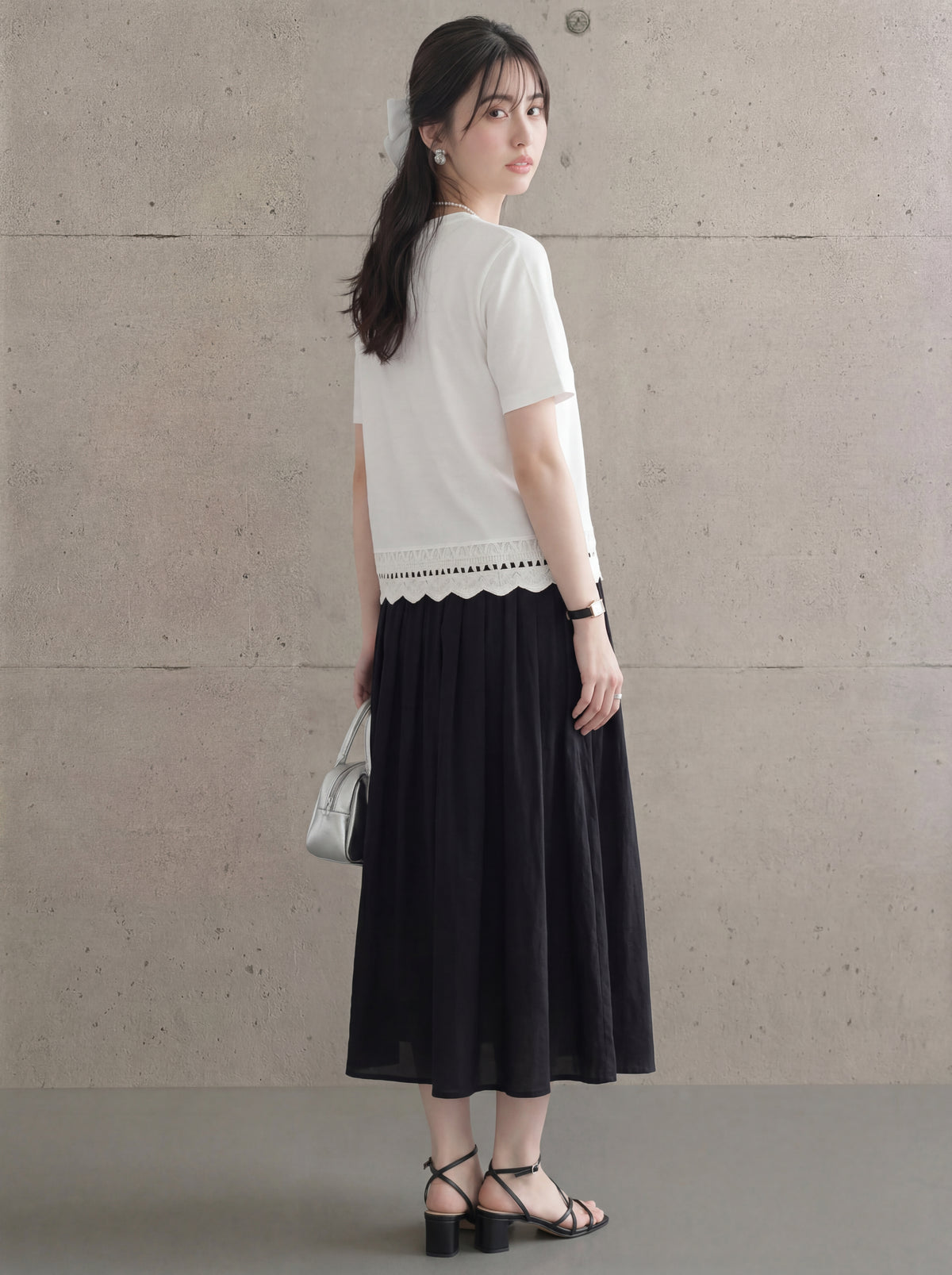 ホワイト クルーネック ストレートシルエット ショート丈 透かしレース 半袖Tシャツ