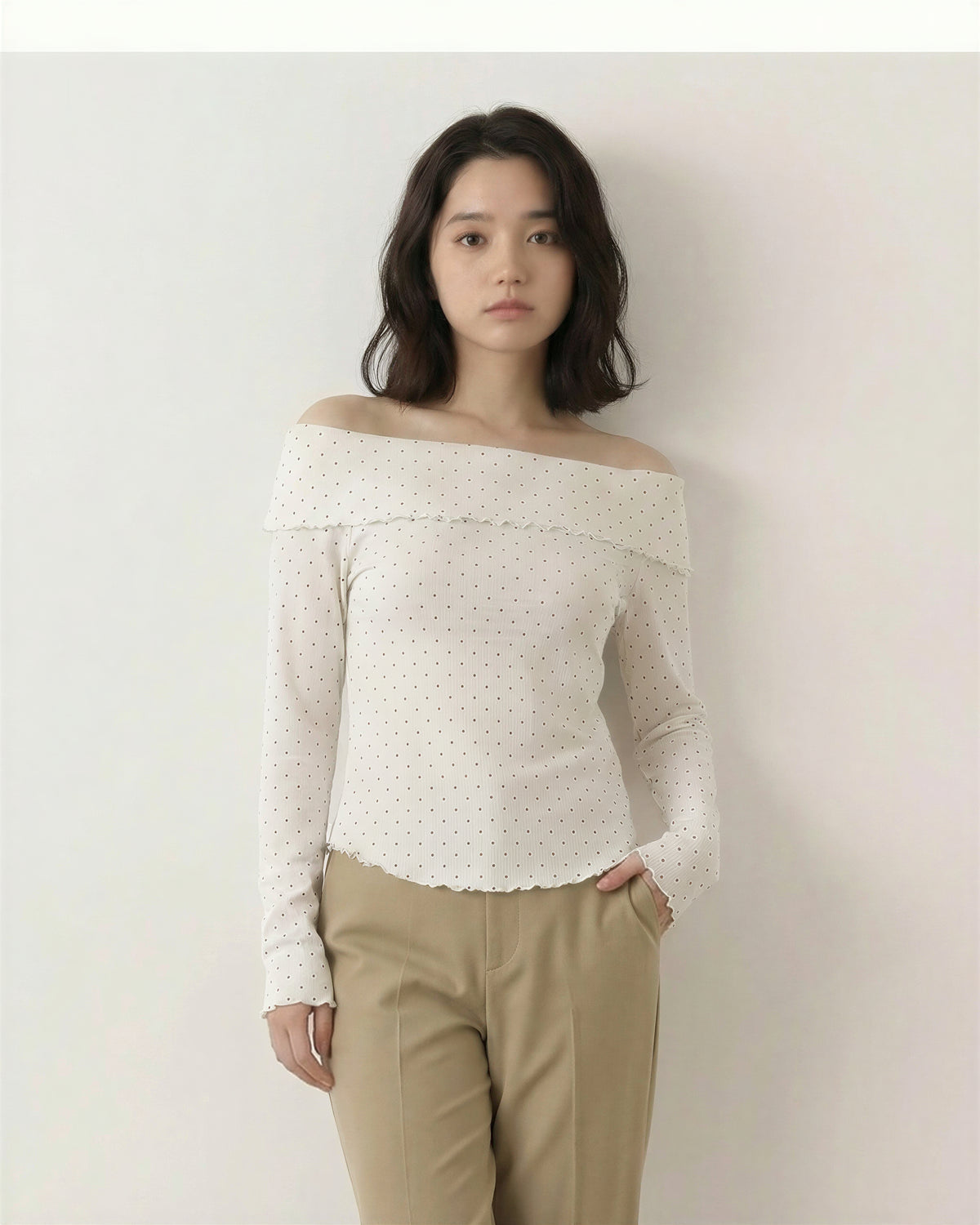 オフショル風 フリルネック 小ドット柄 フィットTシャツ