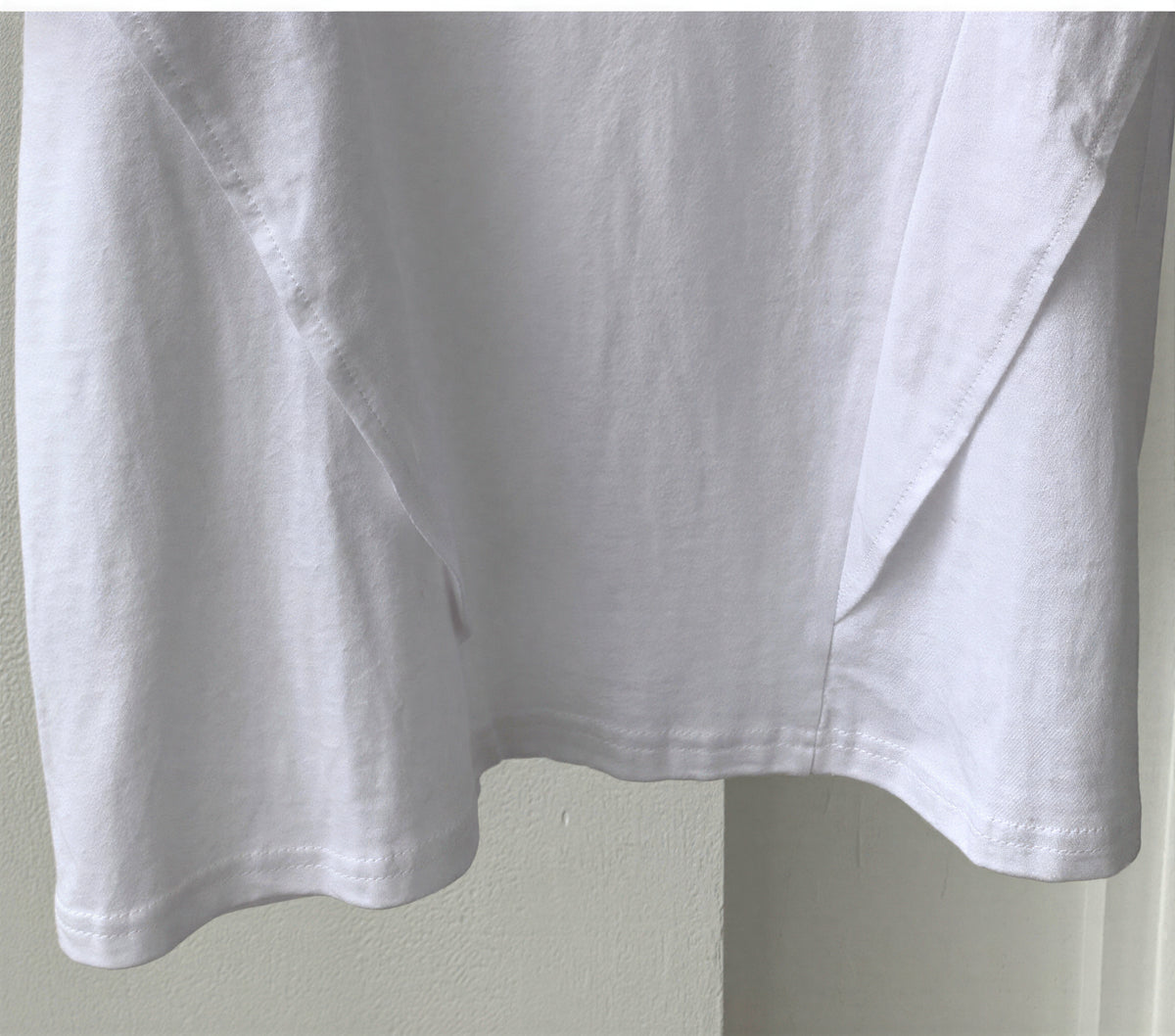 ラウンドネック フリルスリーブ ゆったりTシャツ