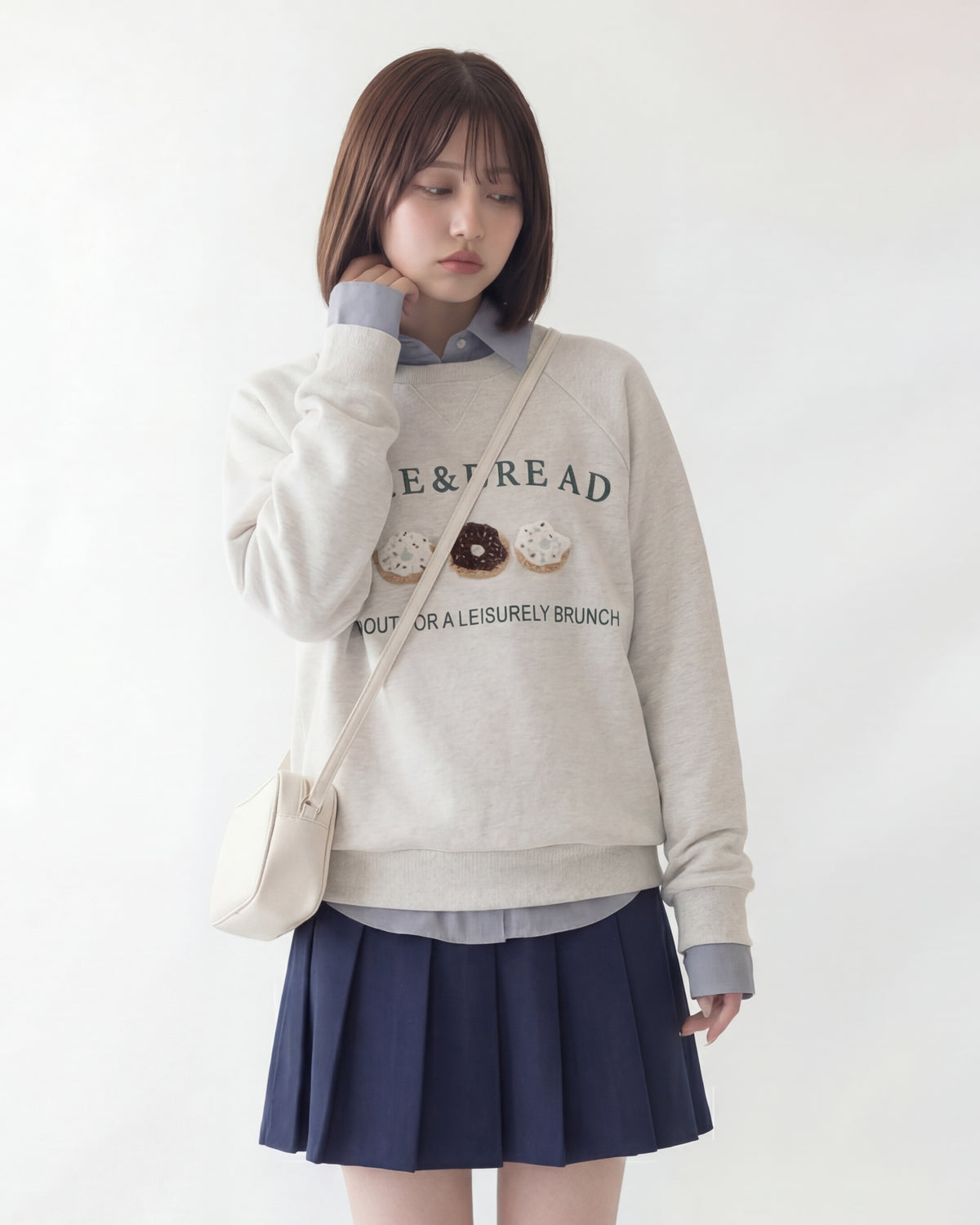 ライトグレー 肩落ち ゆったり クルーネック プリントスウェット